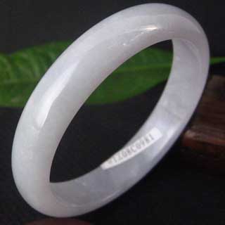 jade bangle 26 K